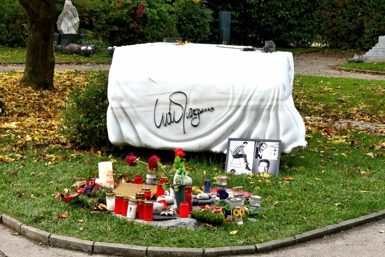 Udo Jürgens Grab verwahrlost? Die ganze Wahrheit über seine letzte Ruhestätte udo jürgens grab verwahrlost